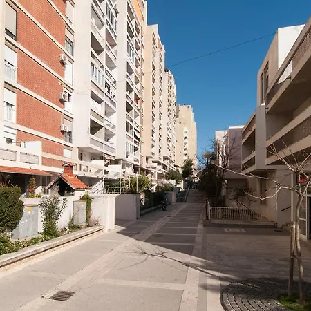 Definis Apartment *